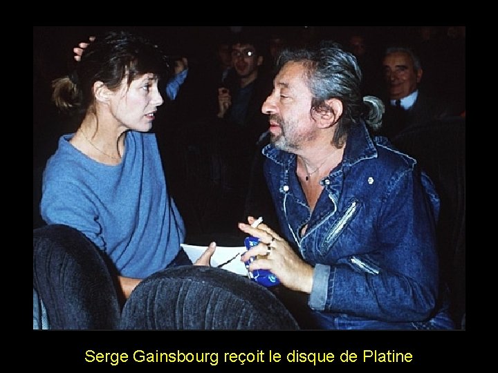 Serge Gainsbourg reçoit le disque de Platine 