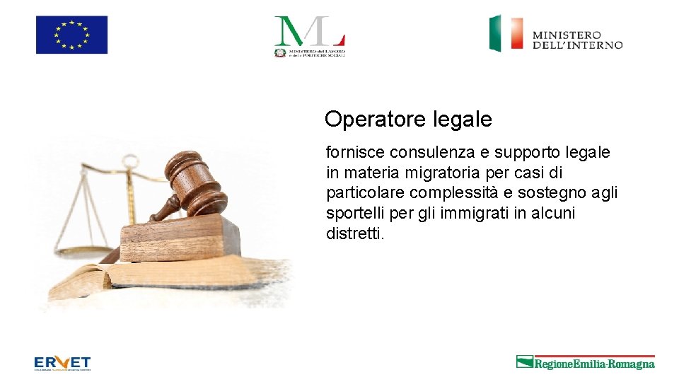 Operatore legale fornisce consulenza e supporto legale in materia migratoria per casi di particolare