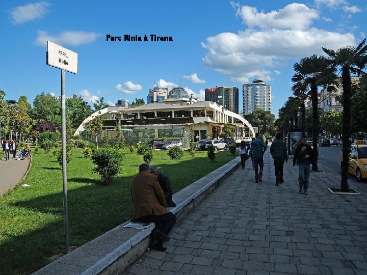 Parc Rinia à Tirana Playing chess 