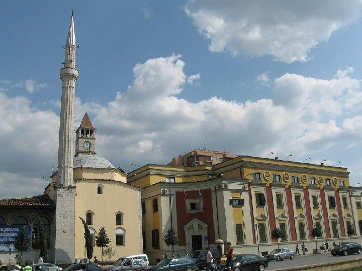 Tirana ou Tiranë est la capitale et la ville la plus grande d'Albanie. La