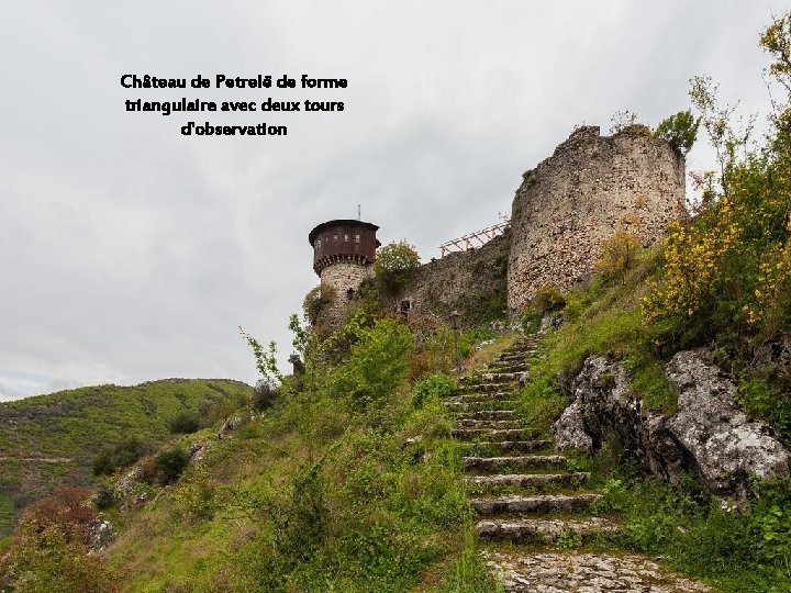 Château de Petrelë est construit sur une colline rocheuse située au sud-est de la