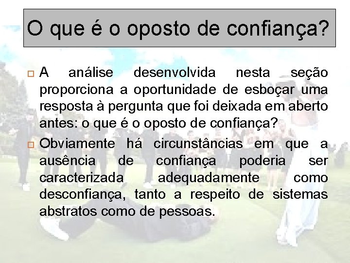 O que é o oposto de confiança? A análise desenvolvida nesta seção proporciona a