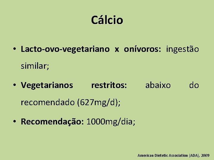 Cálcio • Lacto-ovo-vegetariano x onívoros: ingestão similar; • Vegetarianos restritos: abaixo do recomendado (627