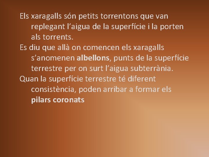 Els xaragalls són petits torrentons que van replegant l’aigua de la superfície i la Els xaragalls són petits torrentons que van replegant l’aigua de la superfície i la