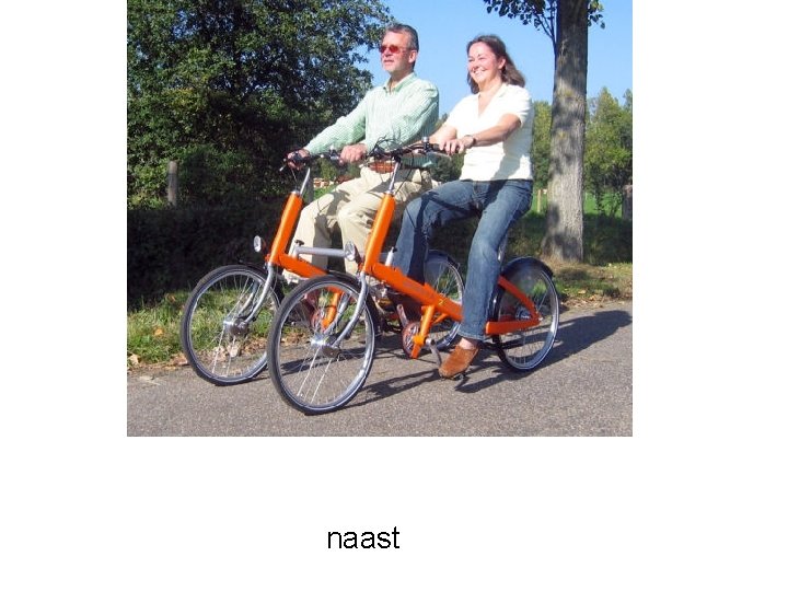 naast 