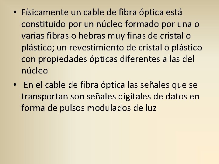  • Físicamente un cable de fibra óptica está constituido por un núcleo formado