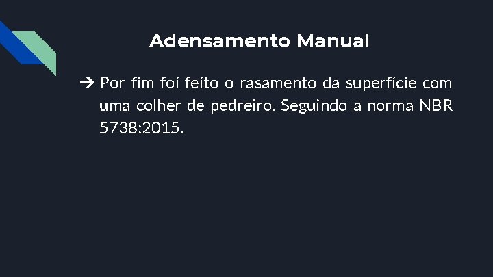 Adensamento Manual ➔ Por fim foi feito o rasamento da superfície com uma colher