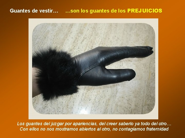 Guantes de vestir… …son los guantes de los PREJUICIOS Los guantes del juzgar por