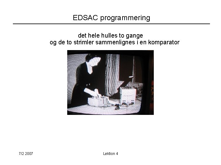 EDSAC programmering det hele hulles to gange og de to strimler sammenlignes i en