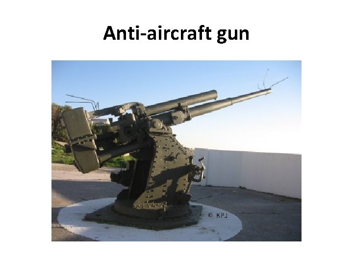 Anti-aircraft gun 