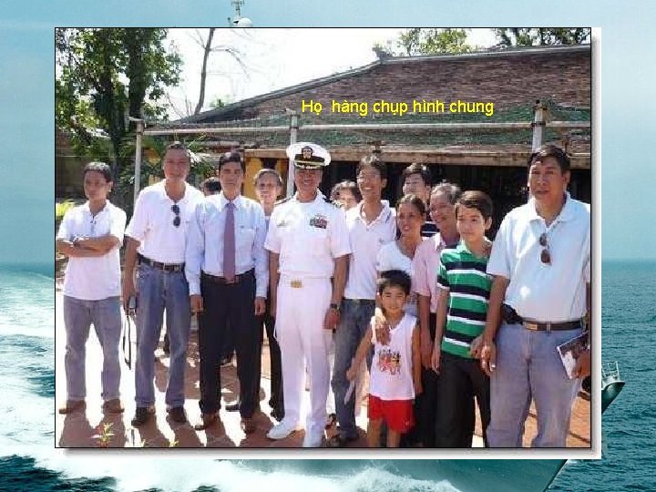 Họ hàng chụp hình chung 