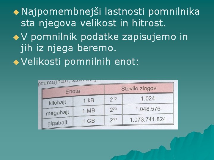 u Najpomembnejši lastnosti pomnilnika sta njegova velikost in hitrost. u V pomnilnik podatke zapisujemo