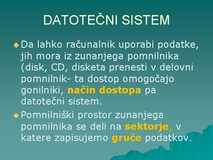 DATOTEČNI SISTEM u Da lahko računalnik uporabi podatke, jih mora iz zunanjega pomnilnika (disk,