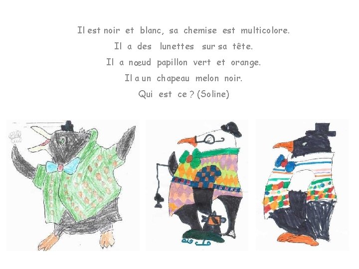 Il est noir et blanc, sa chemise est multicolore. Il a des lunettes sur