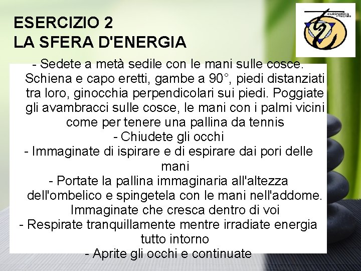 ESERCIZIO 2 LA SFERA D'ENERGIA - Sedete a metà sedile con le mani sulle