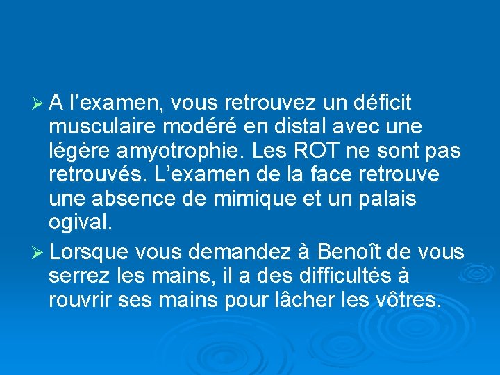 Ø A l’examen, vous retrouvez un déficit musculaire modéré en distal avec une légère