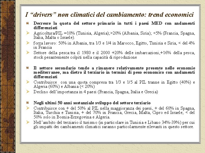 I “drivers” non climatici del cambiamento: trend economici Decresce la quota del settore primario