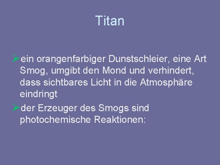 Titan Øein orangenfarbiger Dunstschleier, eine Art Smog, umgibt den Mond und verhindert, dass sichtbares