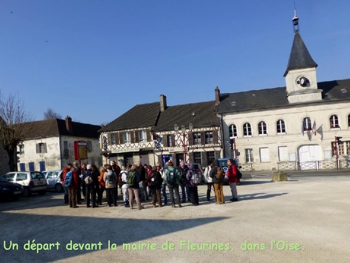 Un départ devant la mairie de Fleurines, dans l’Oise. 