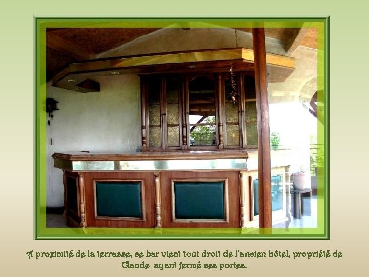 A proximité de la terrasse, ce bar vient tout droit de l’ancien hôtel, propriété