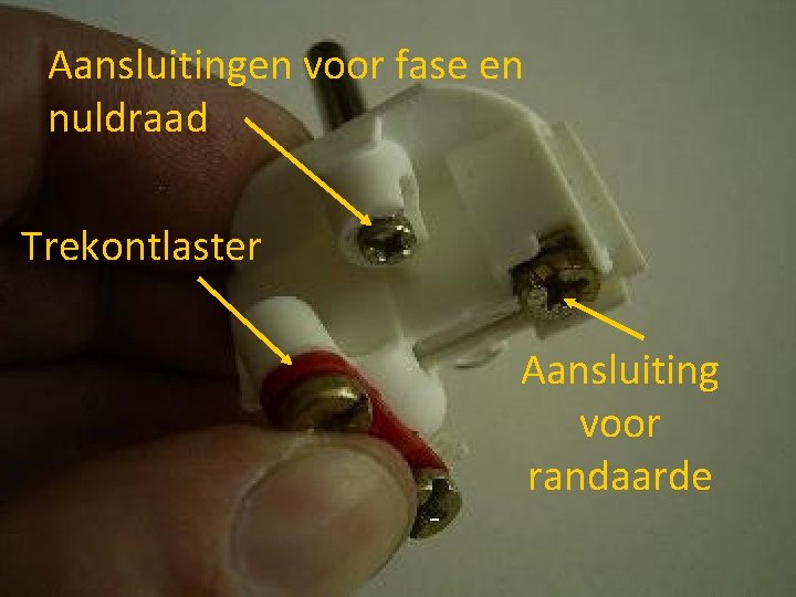 Aansluitingen voor fase en nuldraad Trekontlaster Aansluiting voor randaarde 