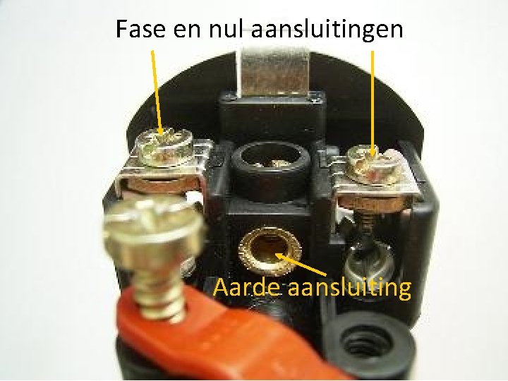 Fase en nul aansluitingen Aarde aansluiting 