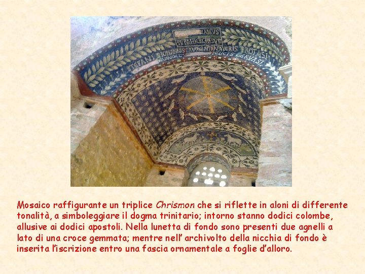 Mosaico raffigurante un triplice Chrismon che si riflette in aloni di differente tonalità, a