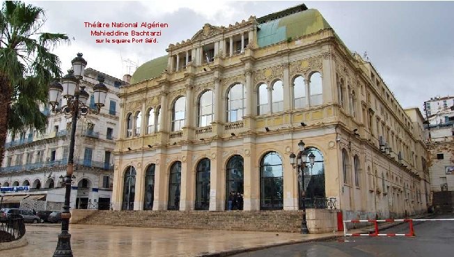 Théâtre National Algérien Mahieddine Bachtarzi sur le square Port Saïd. 