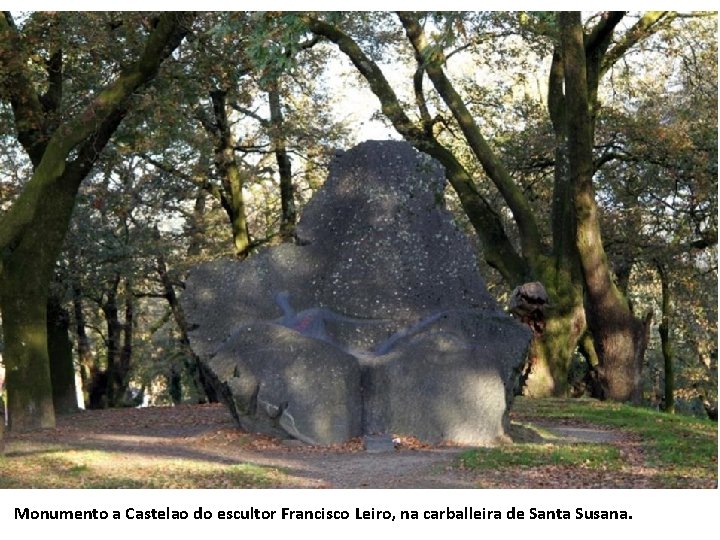 Monumento a Castelao do escultor Francisco Leiro, na carballeira de Santa Susana. 