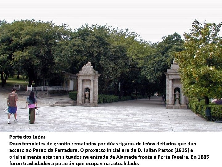 Porta dos Leóns Dous templetes de granito rematados por dúas figuras de leóns deitados