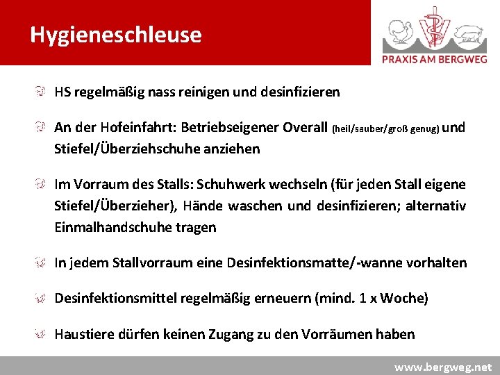 Hygieneschleuse HS regelmäßig nass reinigen und desinfizieren An der Hofeinfahrt: Betriebseigener Overall (heil/sauber/groß genug)