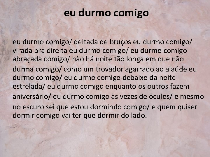  eu durmo comigo/ deitada de bruços eu durmo comigo/ virada pra direita eu