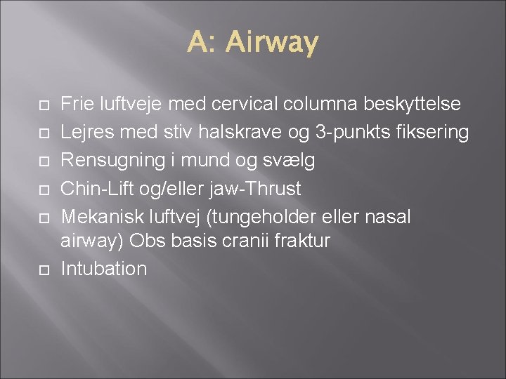 Frie luftveje med cervical columna beskyttelse Lejres med stiv halskrave og 3 -punkts Frie luftveje med cervical columna beskyttelse Lejres med stiv halskrave og 3 -punkts