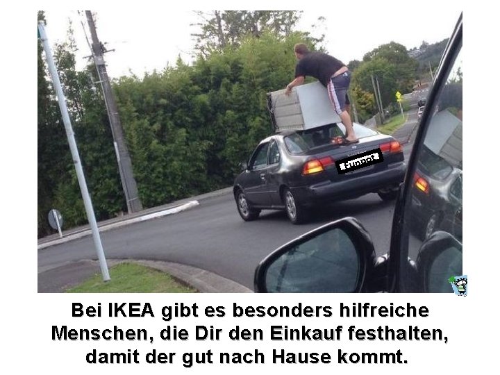 ot Funp Bei IKEA gibt es besonders hilfreiche Menschen, die Dir den Einkauf festhalten,