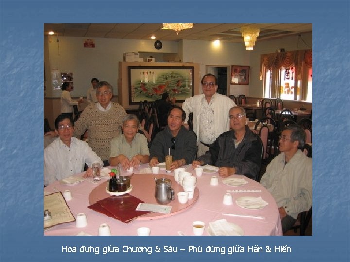 Hoa đứng giữa Chương & Sáu – Phú đứng giữa Hãn & Hiển 