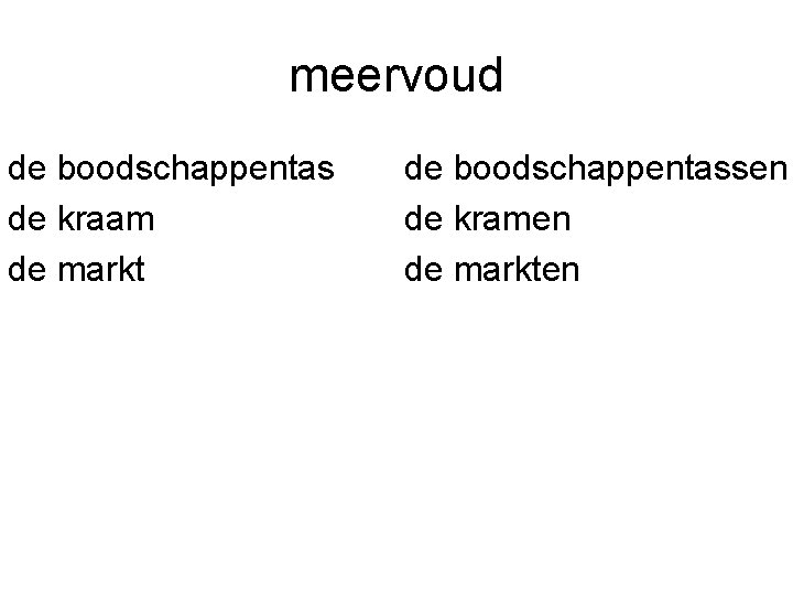 meervoud de boodschappentas de kraam de markt de boodschappentassen de kramen de markten 