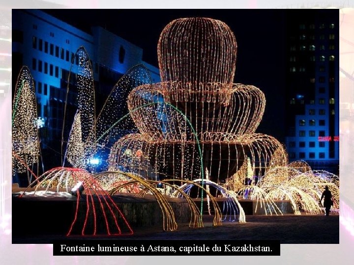 Fontaine lumineuse à Astana, capitale du Kazakhstan. Fontaine lumineuse à Astana, capitale du Kazakhstan.
