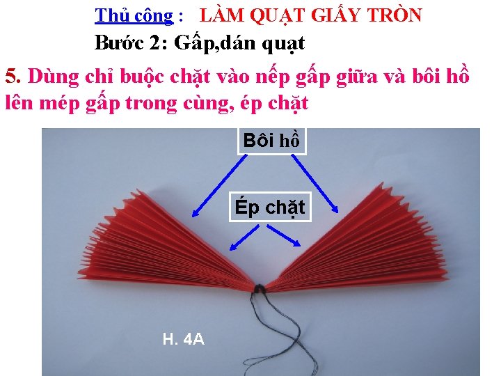 Thủ công : LÀM QUẠT GIẤY TRÒN Bước 2: Gấp, dán quạt 5. Dùng