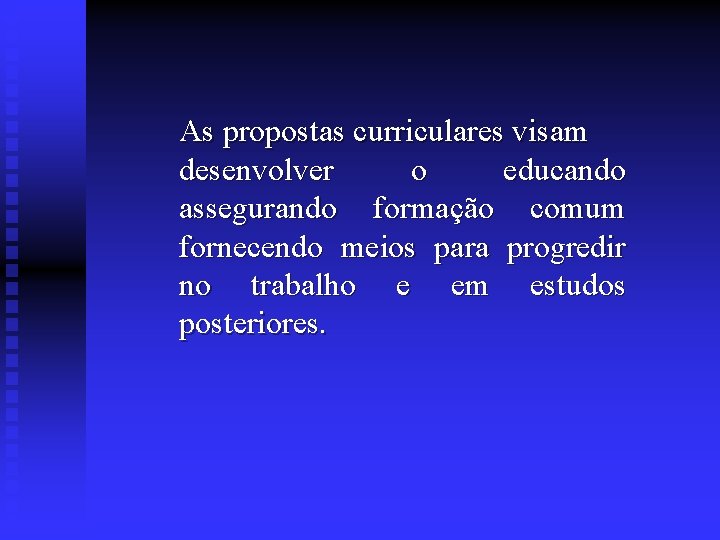 As propostas curriculares visam desenvolver o educando assegurando formação comum fornecendo meios para progredir