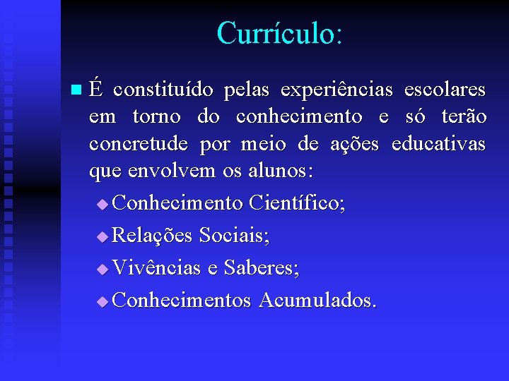 Currículo: n É constituído pelas experiências escolares em torno do conhecimento e só terão