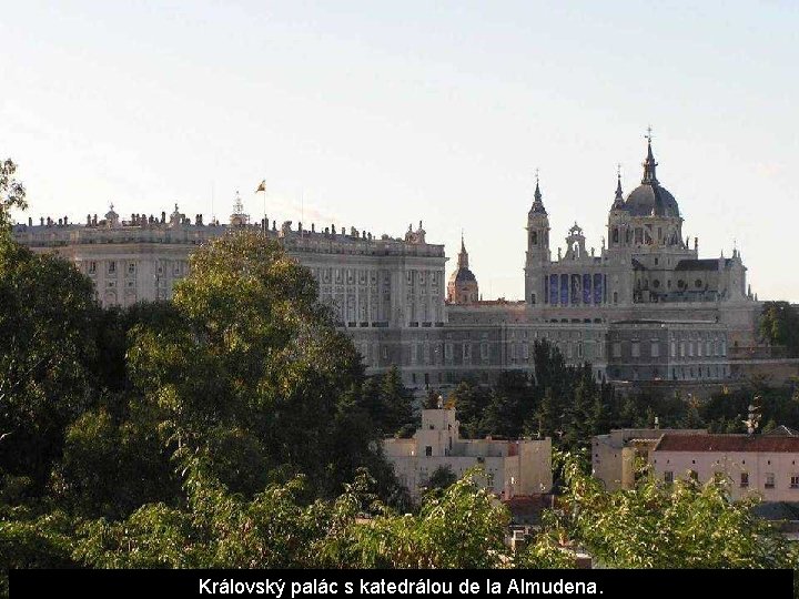 Královský palác s katedrálou de la Almudena. Královský palác s katedrálou de la Almudena.