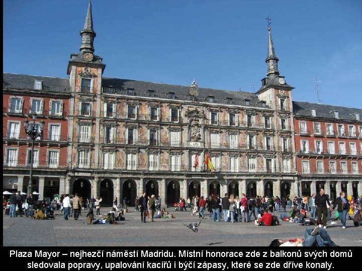 Plaza Mayor – nejhezčí náměstí Madridu. Místní honorace zde z balkonů svých domů sledovala Plaza Mayor – nejhezčí náměstí Madridu. Místní honorace zde z balkonů svých domů sledovala