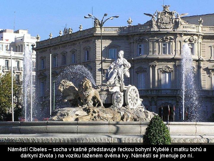 Náměstí Cibeles – socha v kašně představuje řeckou bohyni Kybélé ( matku bohů a Náměstí Cibeles – socha v kašně představuje řeckou bohyni Kybélé ( matku bohů a