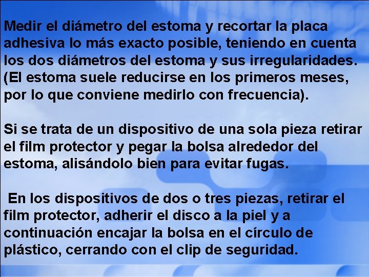 Medir el diámetro del estoma y recortar la placa adhesiva lo más exacto posible,