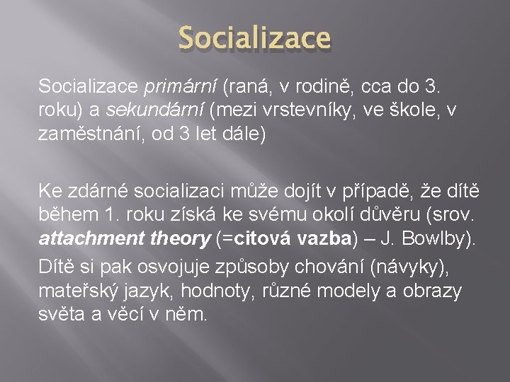 Socializace primární (raná, v rodině, cca do 3. roku) a sekundární (mezi vrstevníky, ve