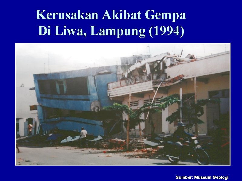Kerusakan Akibat Gempa Di Liwa, Lampung (1994) Sumber: Museum Geologi Kerusakan Akibat Gempa Di Liwa, Lampung (1994) Sumber: Museum Geologi