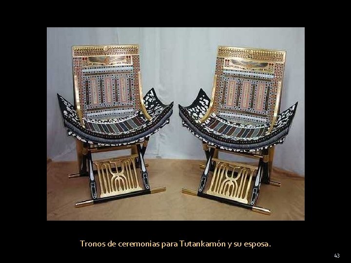Tronos de ceremonias para Tutankamón y su esposa. 43 