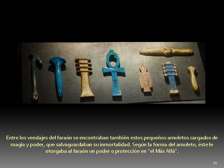 Entre los vendajes del faraón se encontraban también estos pequeños amuletos cargados de magia