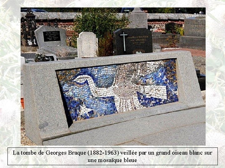 La tombe de Georges Braque (1882 -1963) veillée par un grand oiseau blanc sur