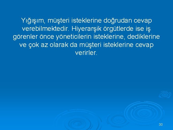 Yığışım, müşteri isteklerine doğrudan cevap verebilmektedir. Hiyerarşik örgütlerde ise iş görenler önce yöneticilerin isteklerine,